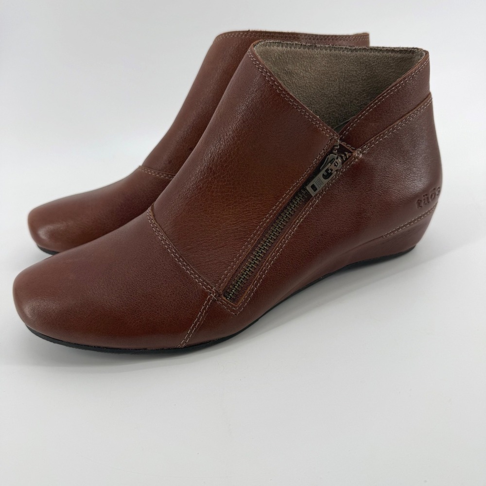 Taos Hideaway Brown Leather Ankle Bootie Side Zip Low Wedge Womens 8.5 HID-13820